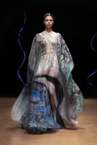 Iris van Herpen Sensory Seas couture gown inspired by neuroscience and marine ecology, featuring fluid lines that echo synapses and ocean fibers.